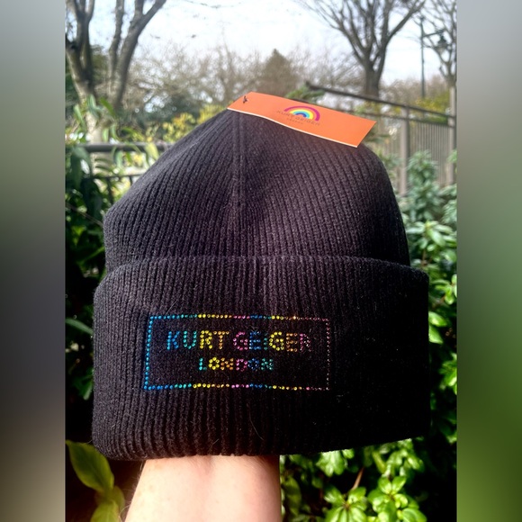 Kurt Geiger Women Black Beanie.
NWT - Picture 3 of 17